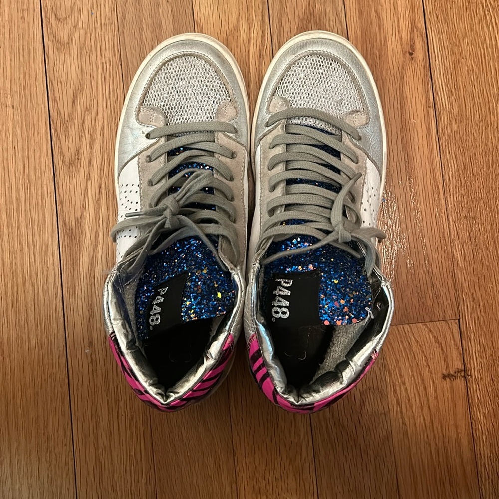 Size 7 P448 women’s high top sneakers